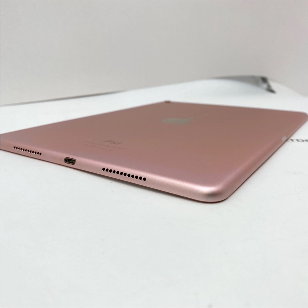 Apple Tablet - White Frame - Picture 5 of 5